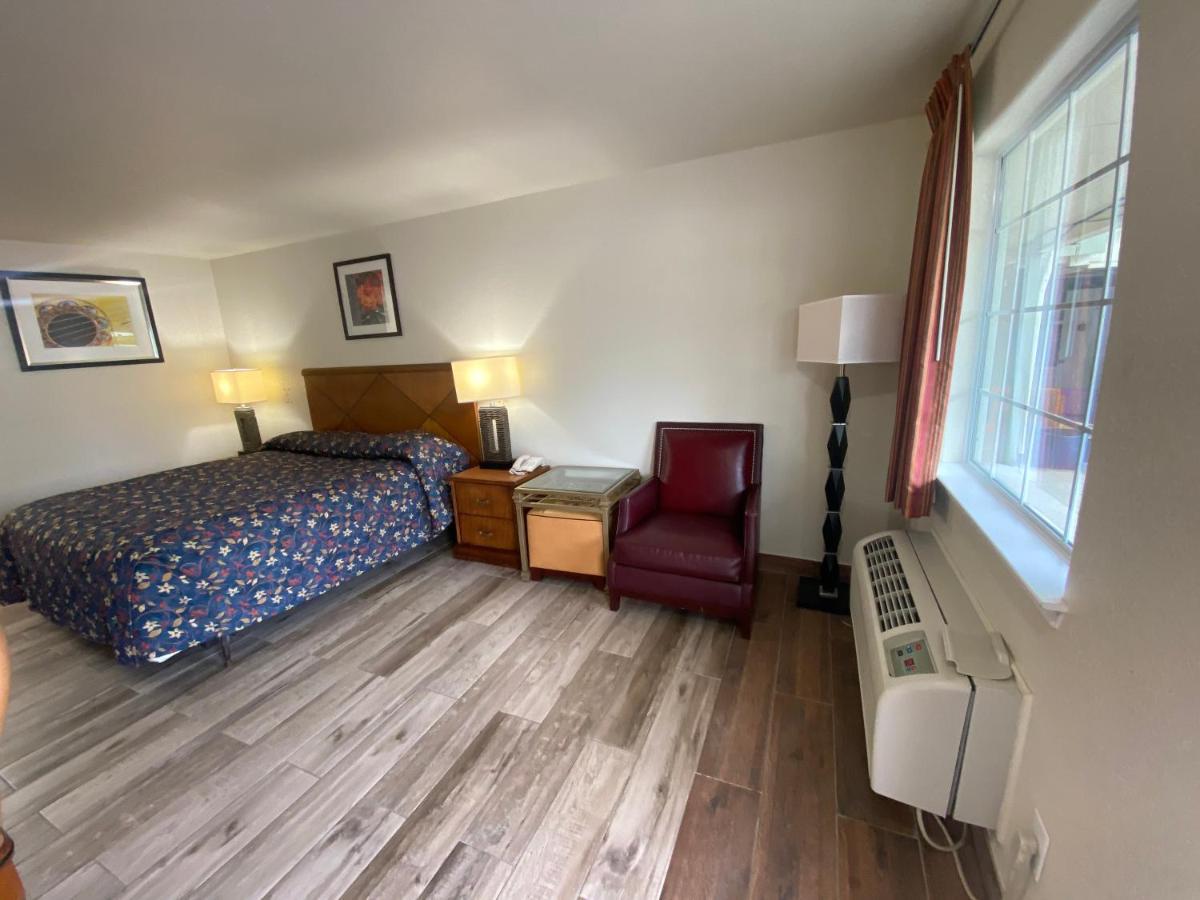 Cedar Creek Inn Bertram Extérieur photo