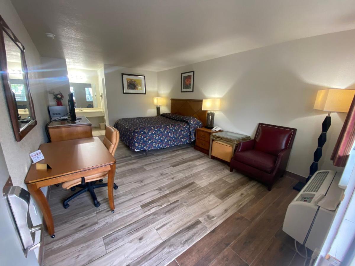 Cedar Creek Inn Bertram Extérieur photo