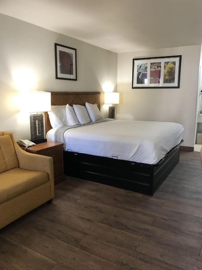 Cedar Creek Inn Bertram Extérieur photo
