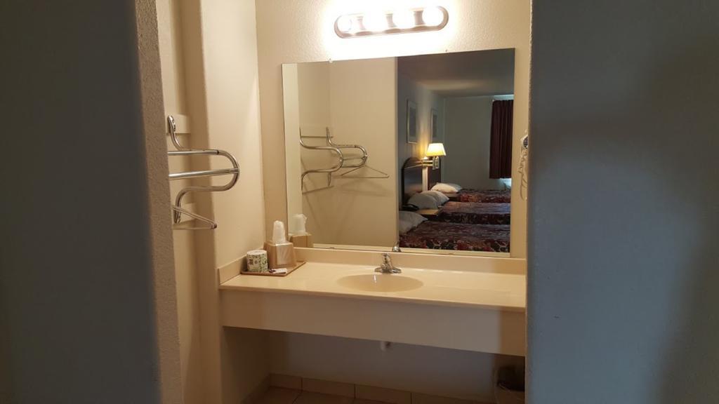 Cedar Creek Inn Bertram Chambre photo