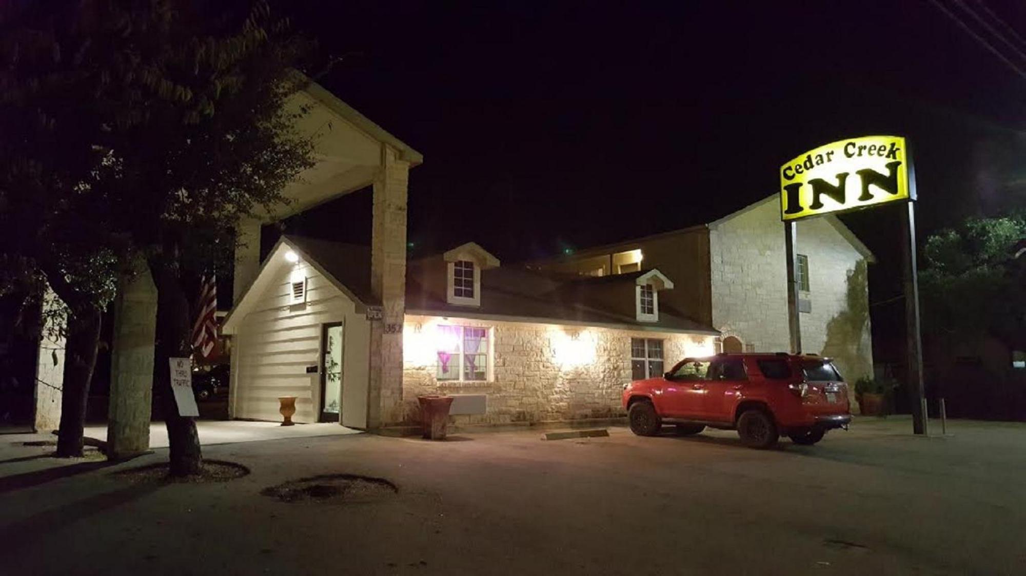 Cedar Creek Inn Bertram Extérieur photo