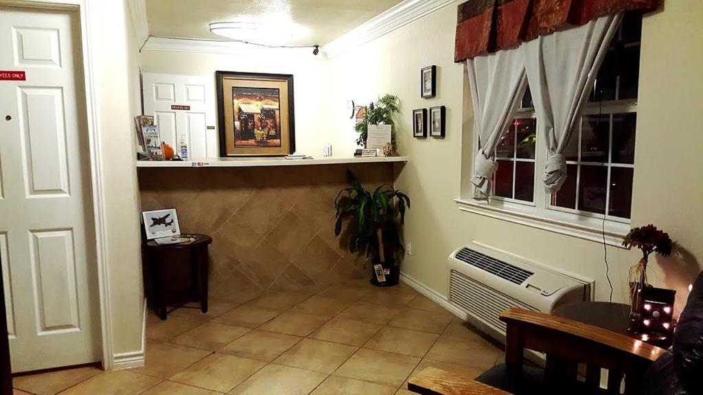 Cedar Creek Inn Bertram Extérieur photo